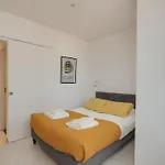 Hostwise - Stylish Flat Near Bica Elevator