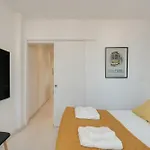 Hostwise - Stylish Flat Near Bica Elevator