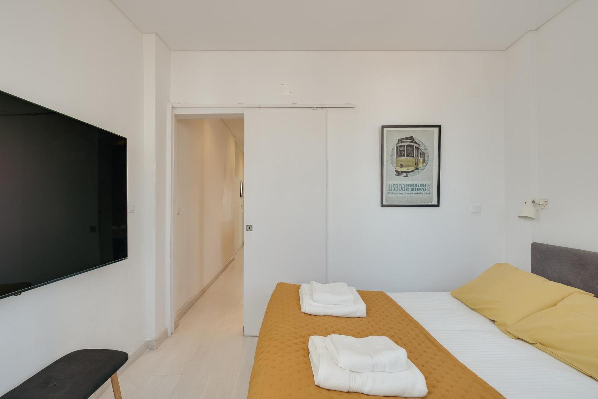 Hostwise - Stylish Flat Near Bica Elevator * Lisboa