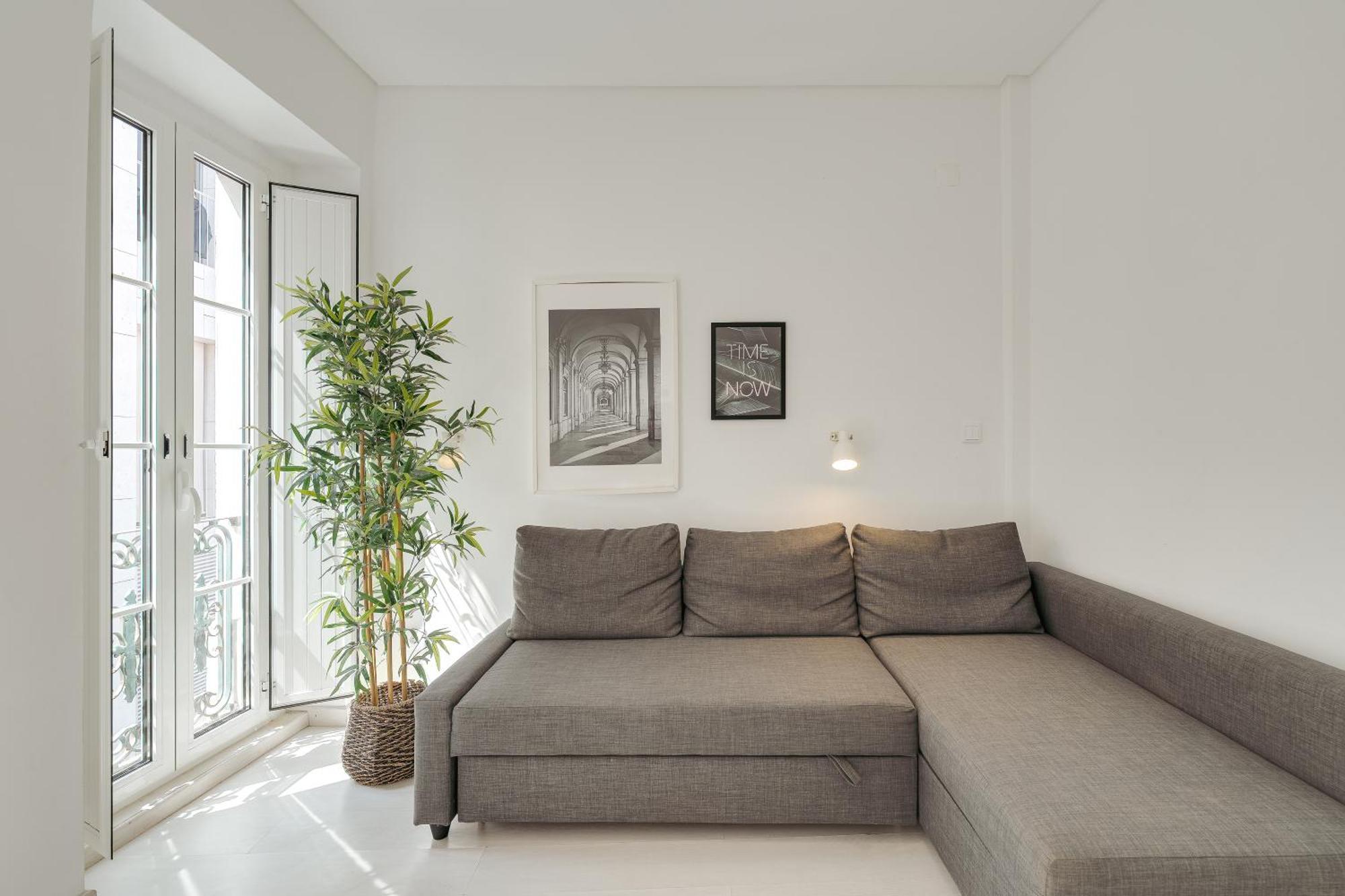 Hostwise - Stylish Flat Near Bica Elevator Apartamento