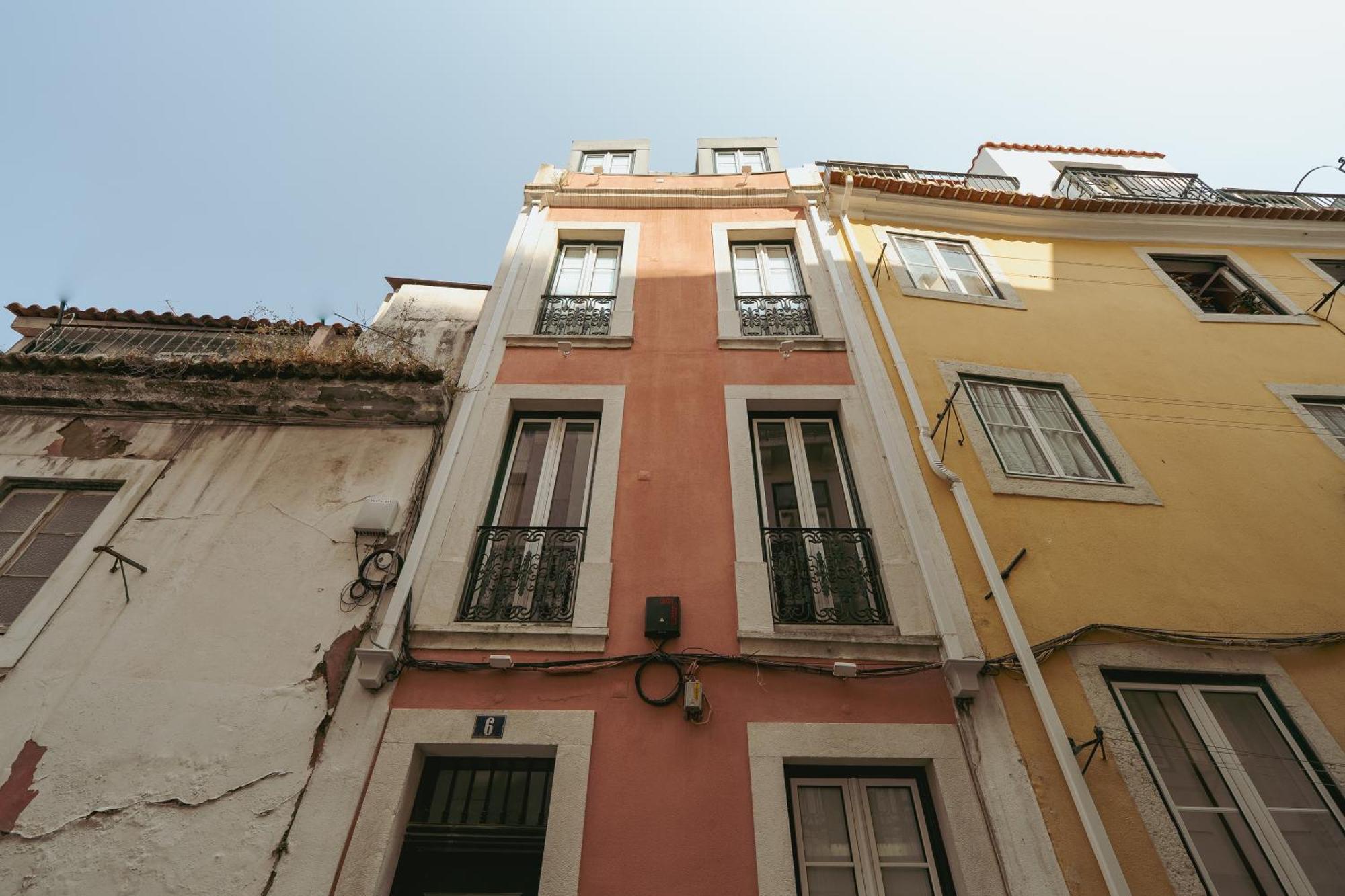 Hostwise - Stylish Flat Near Bica Elevator Apartamento *